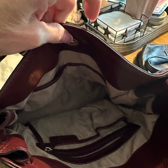 This is a beautiful like brand new Michael Kors Bag! - Picture 7 of 8